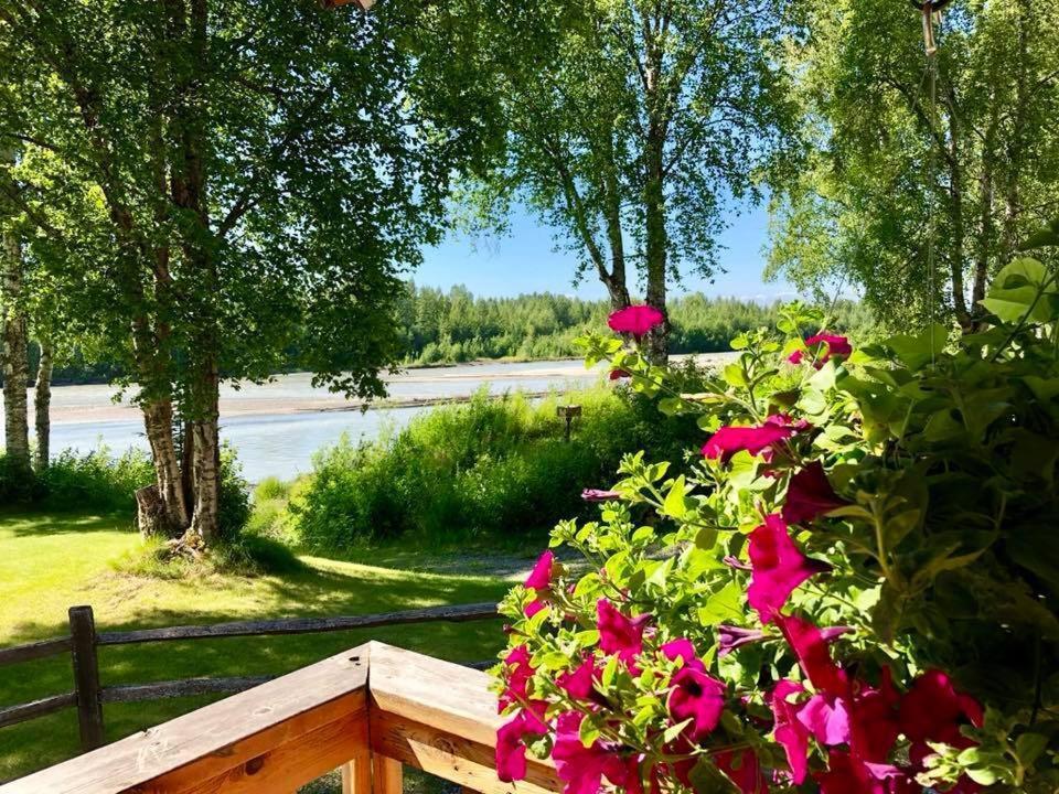 Susitna River Lodging, Suites Толкітна Екстер'єр фото