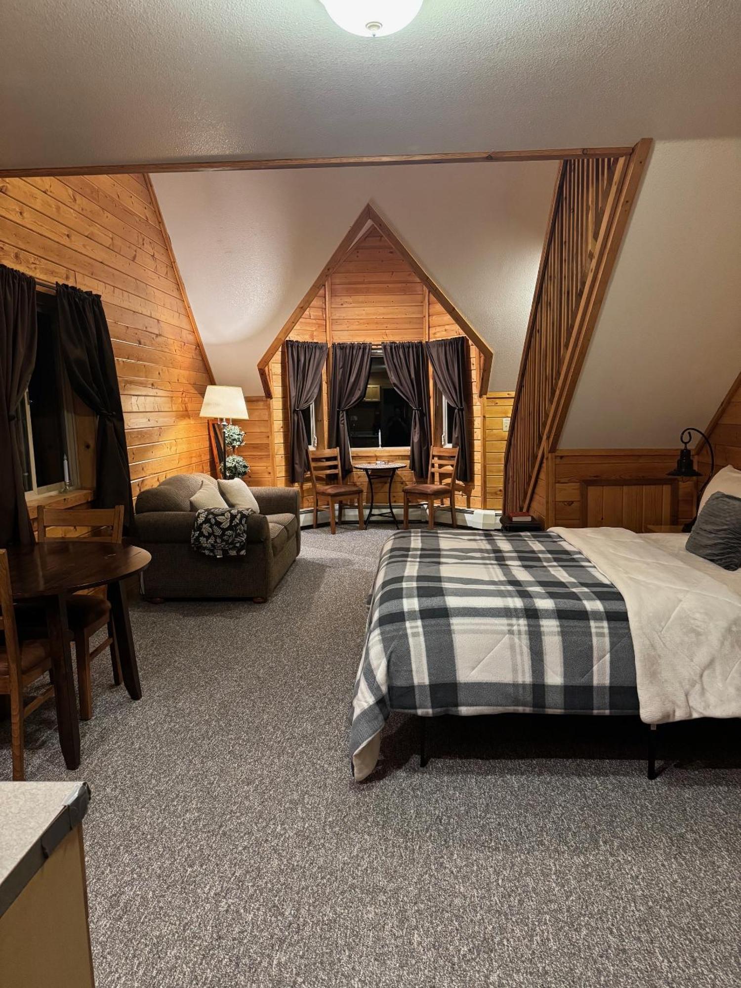 Susitna River Lodging, Suites Толкітна Екстер'єр фото