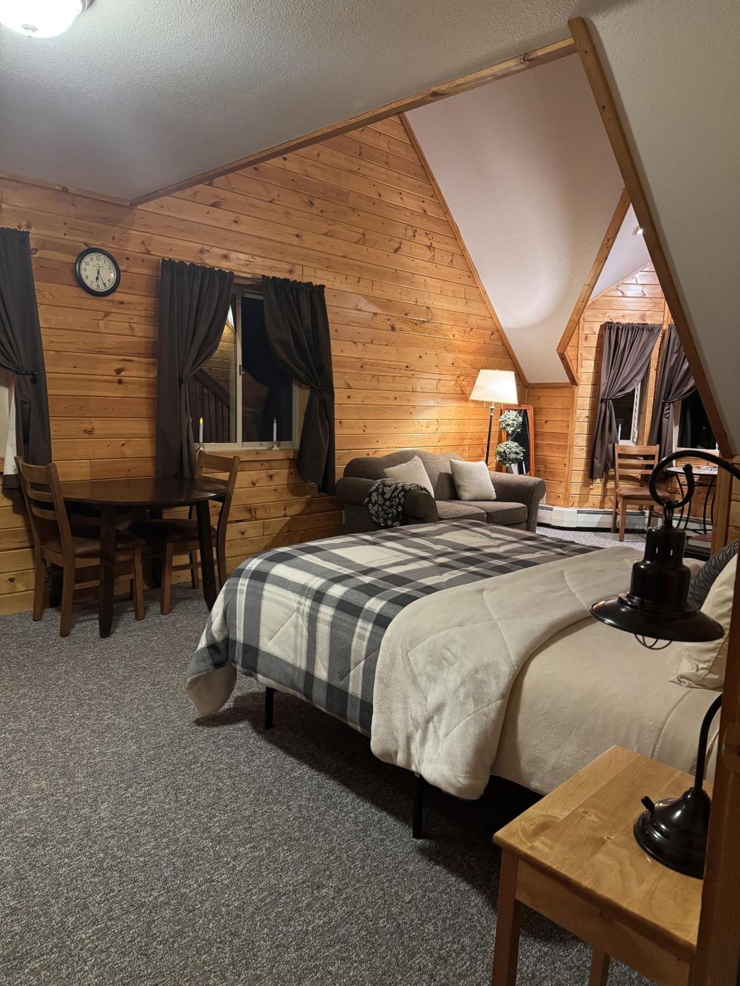 Susitna River Lodging, Suites Толкітна Екстер'єр фото
